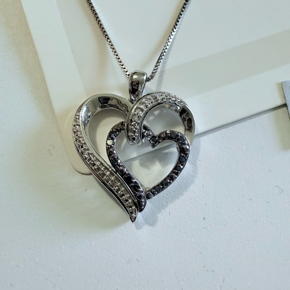 Elegant Silver Heart Pendant Necklace